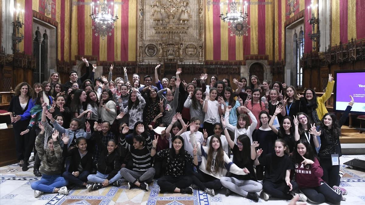 Barcelona 18 04 2018 Sociedad  Presentacion del Technovation Challenge  con 18 equipos de ninas y adolescentes  en el Salo de Cent del Ajuntament     FOTO JORDI COTRINA