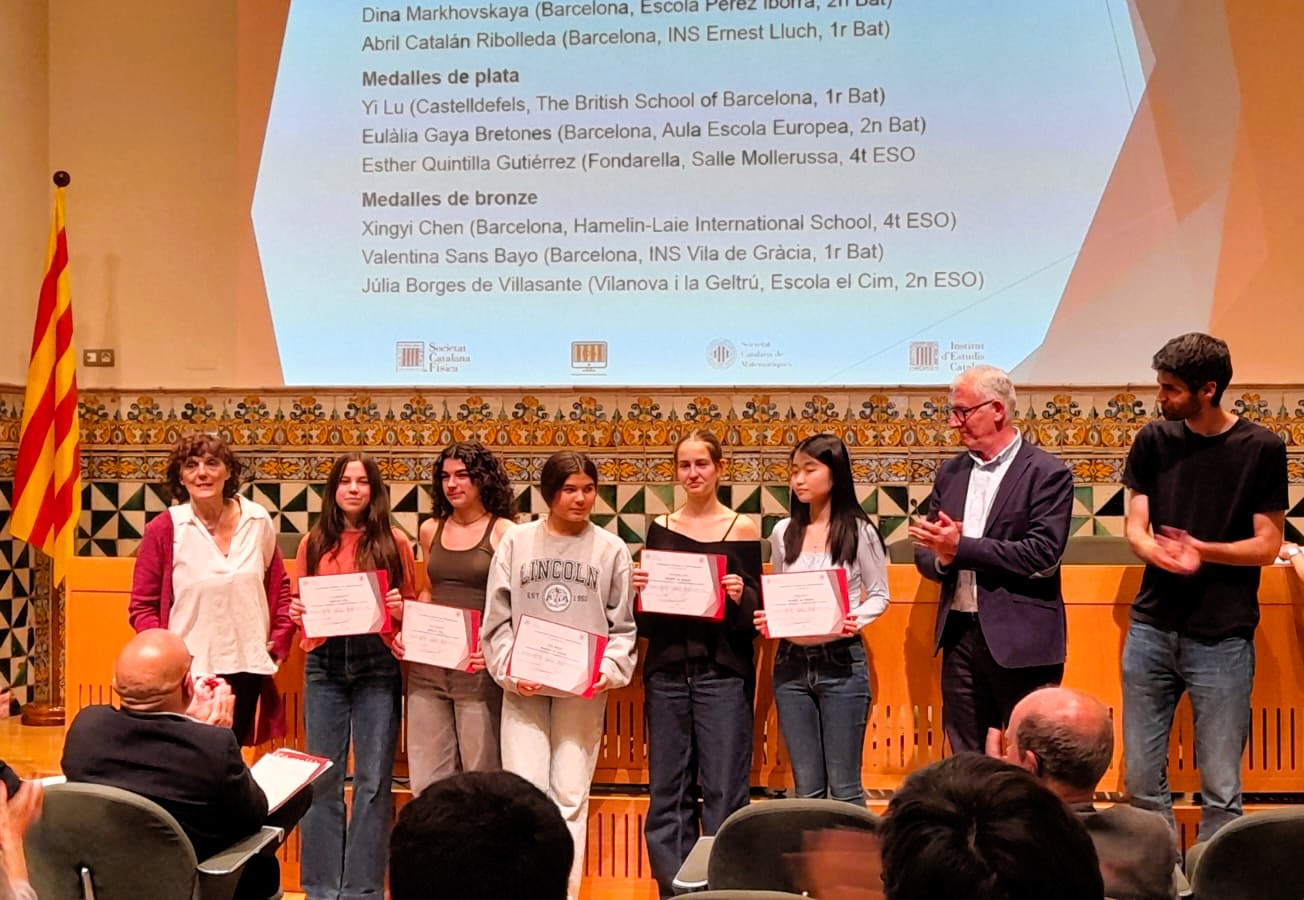 Abril Olimpíada de Matemàtiques femenina